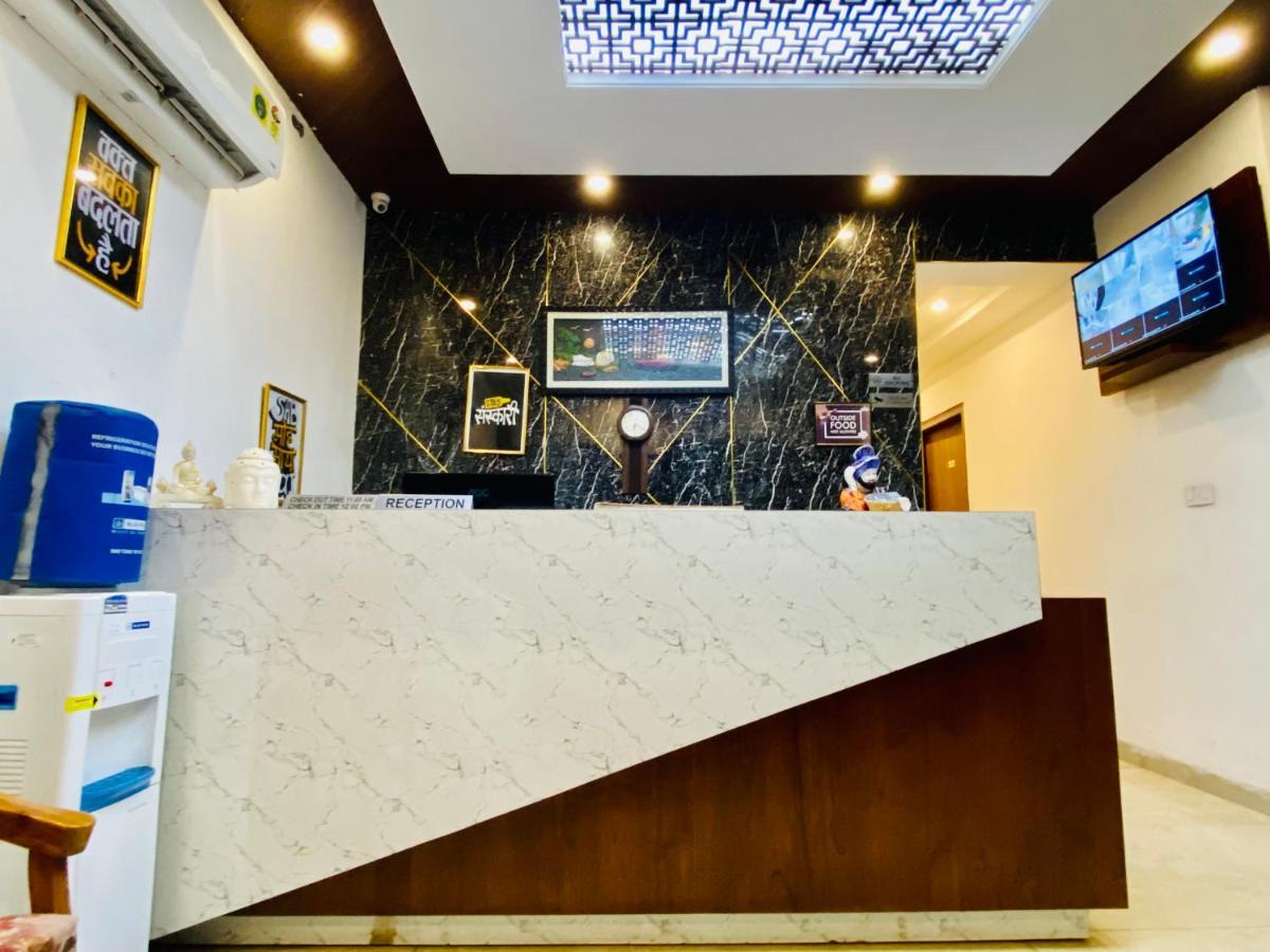 Hotel Hollywood - Family Hotel Zirakpur Bagian luar foto
