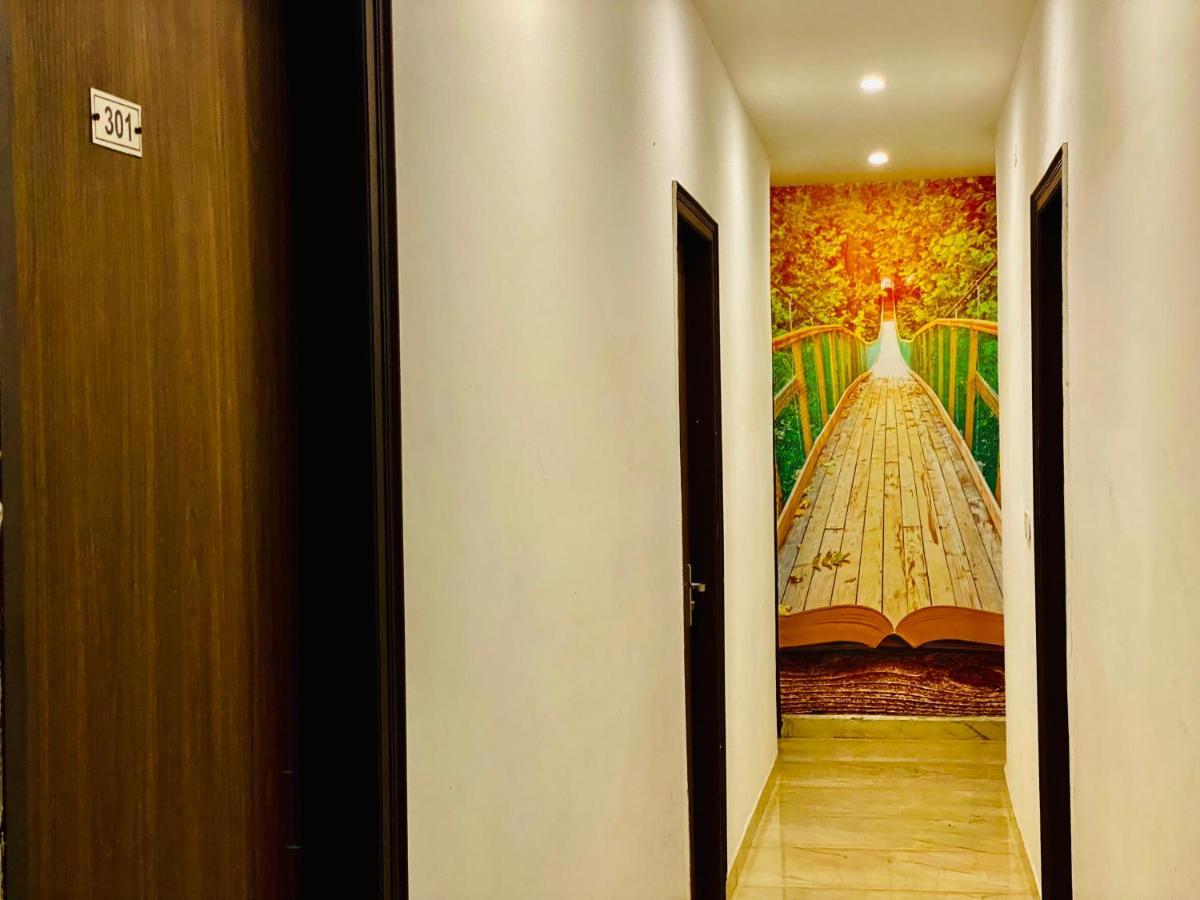 Hotel Hollywood - Family Hotel Zirakpur Bagian luar foto