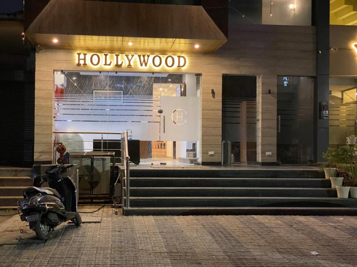 Hotel Hollywood - Family Hotel Zirakpur Bagian luar foto