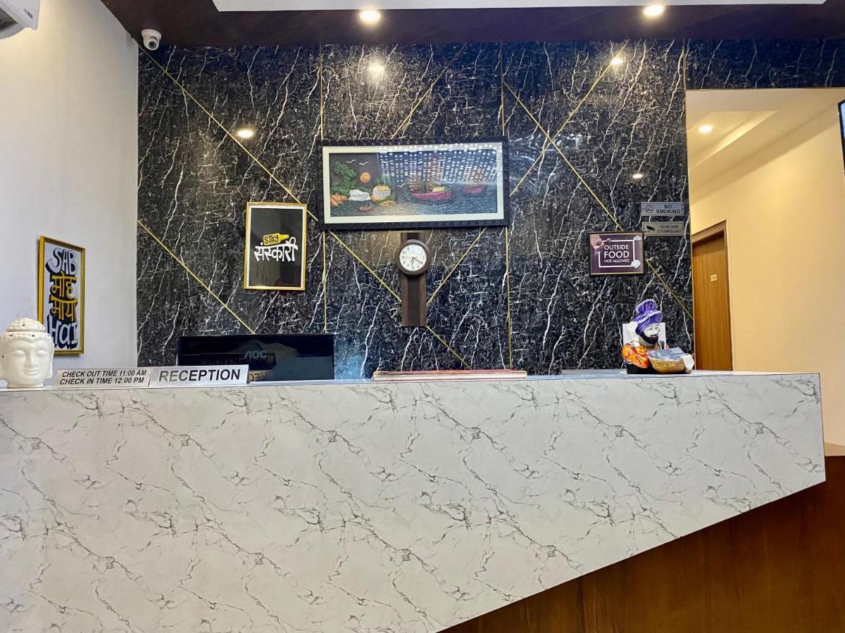 Hotel Hollywood - Family Hotel Zirakpur Bagian luar foto